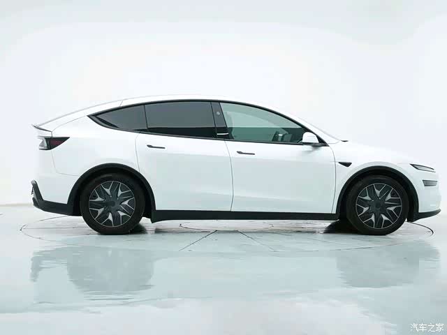 Tesla Model Y, 2025 6