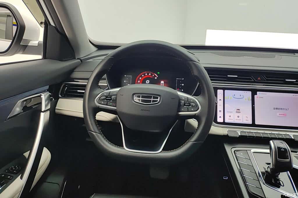 Geely Boyue, 2022 15