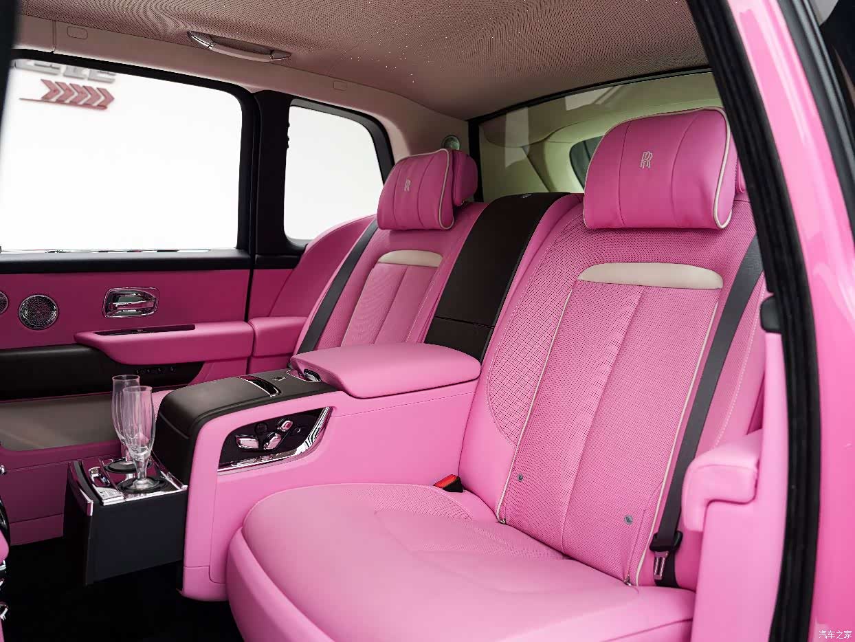 Rolls-Royce Cullinan, 2023 23