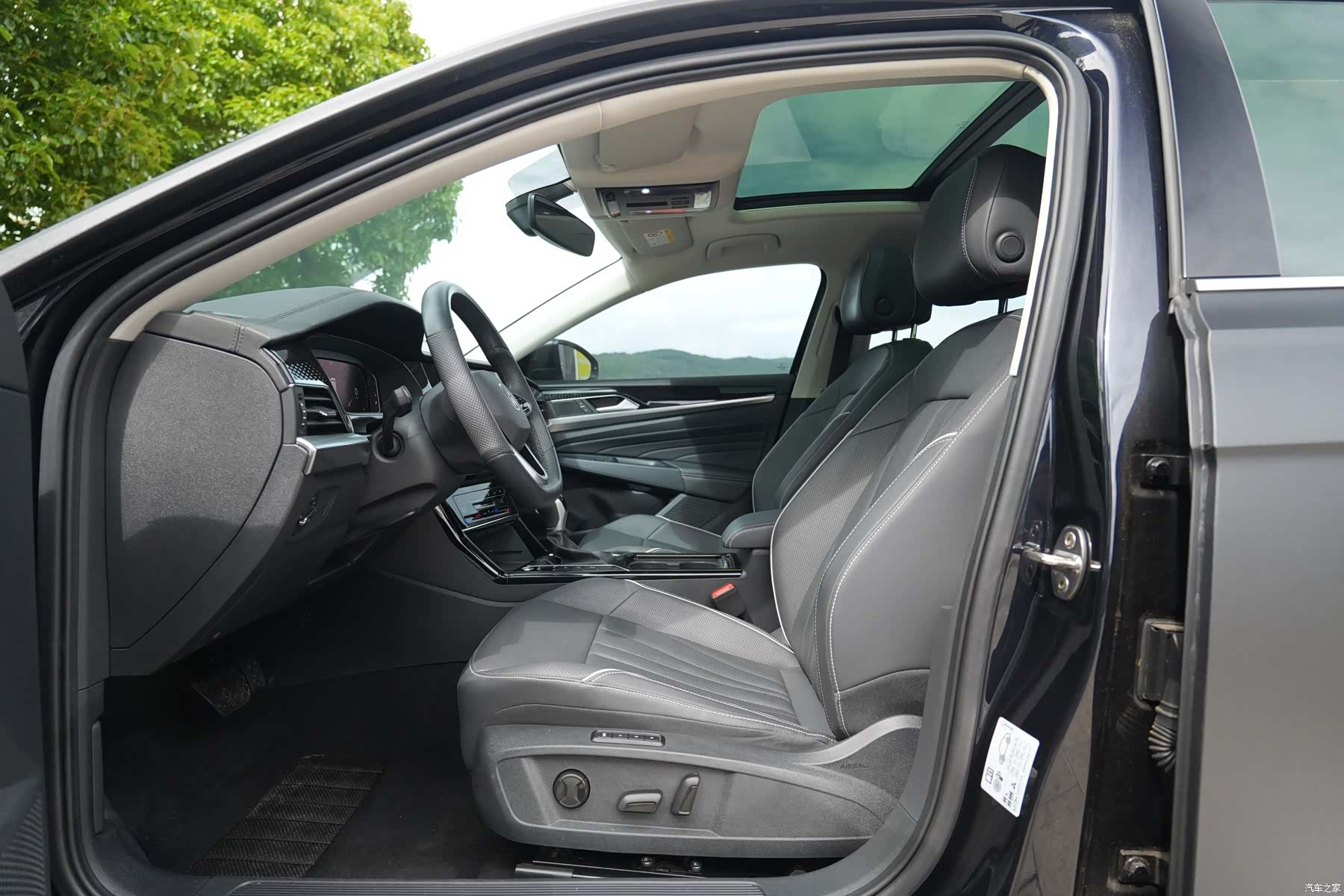 Volkswagen Passat, 2024 все фото