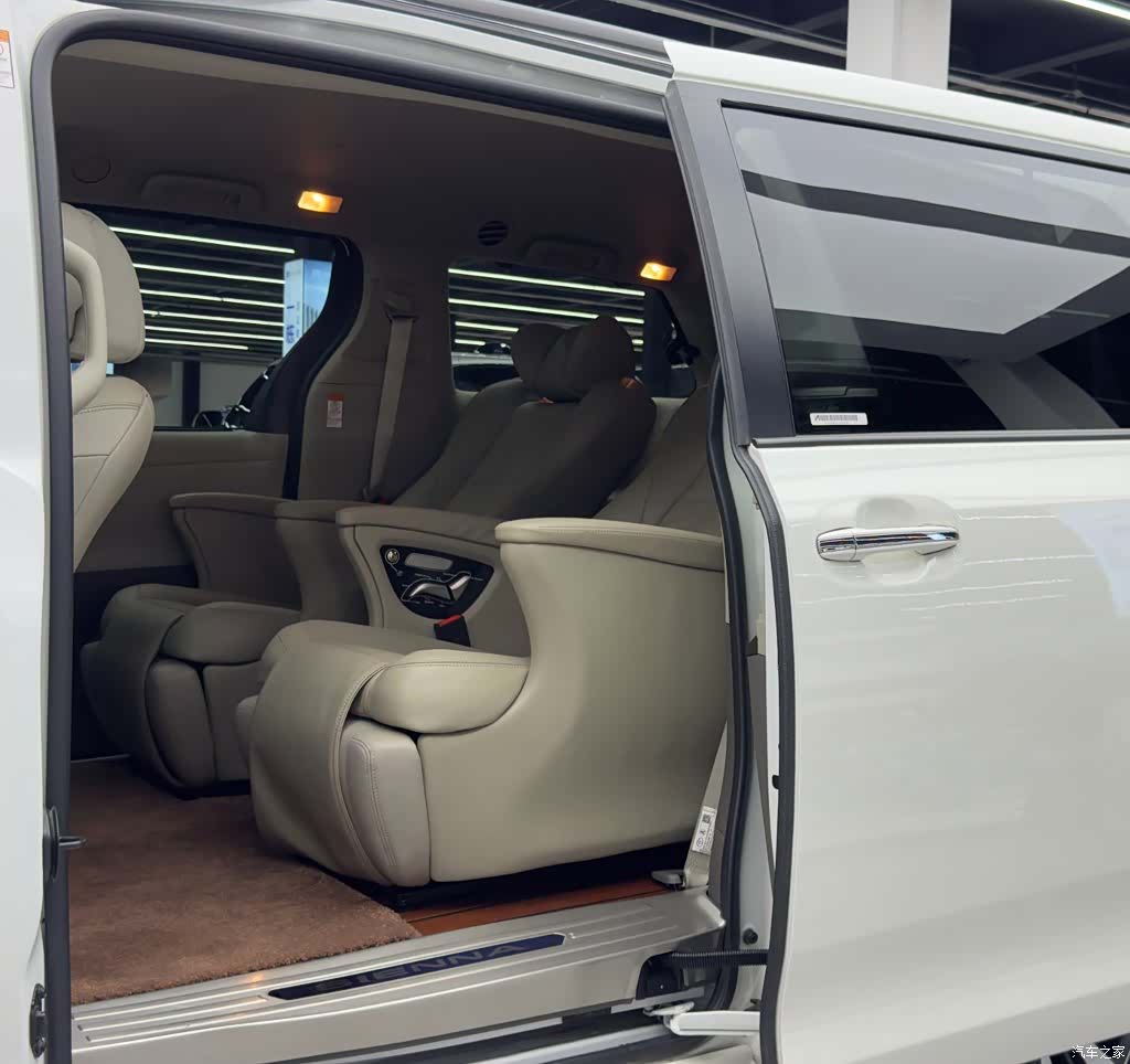 Toyota XLE, 2019 9