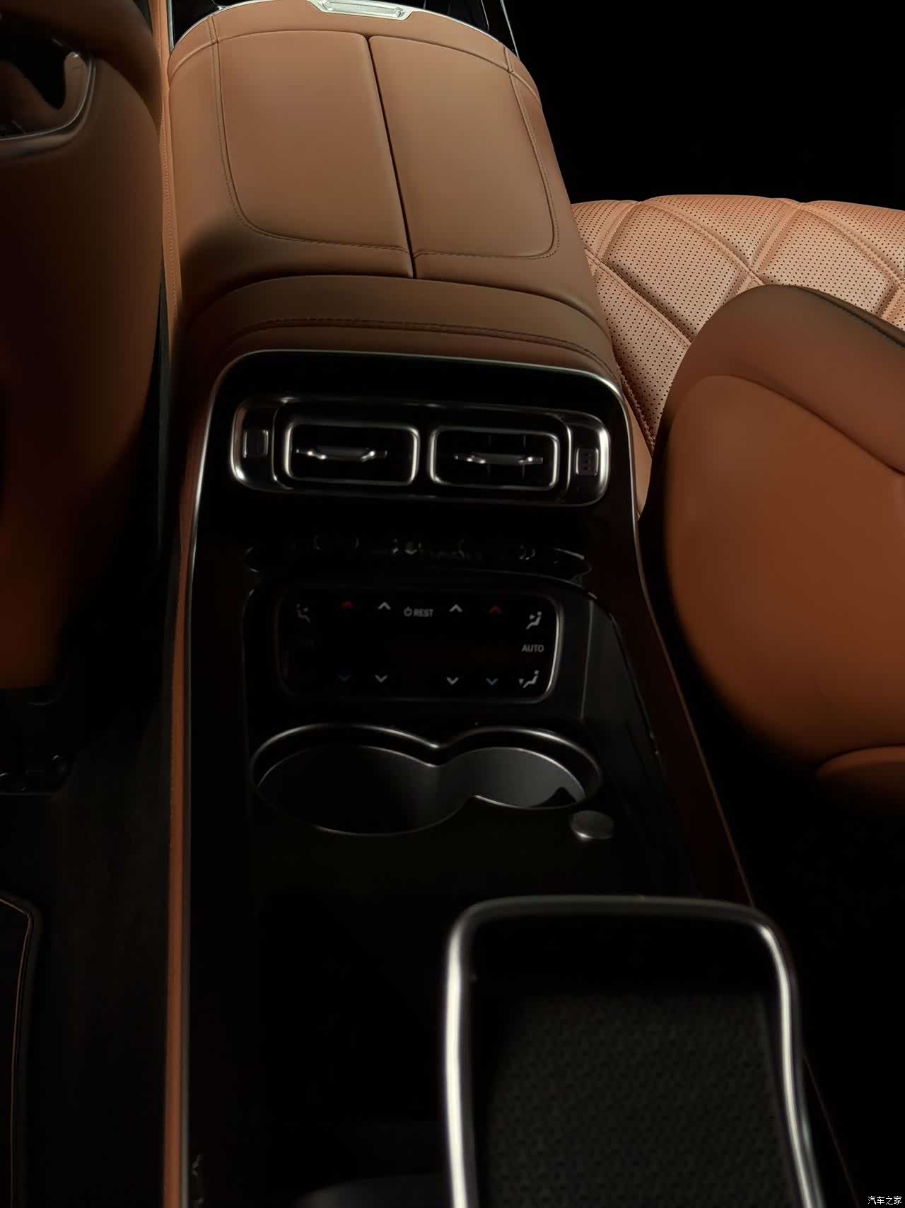 Maybach S-Class, 2023 15