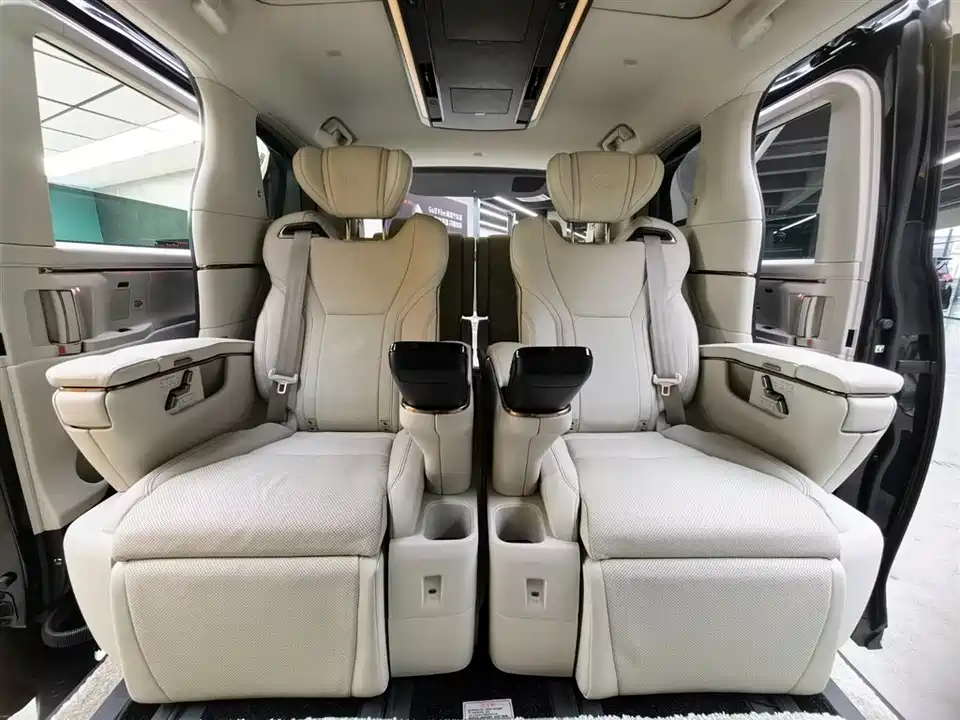Lexus LM Lexus LM