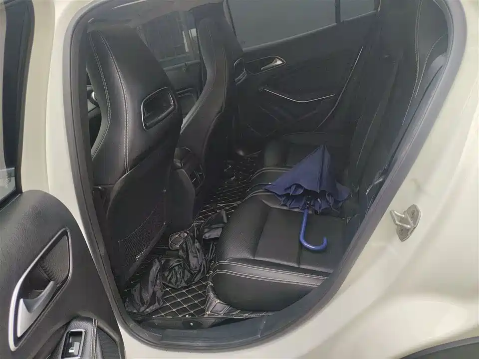 Mercedes-Benz GLA Mercedes-Benz GLA