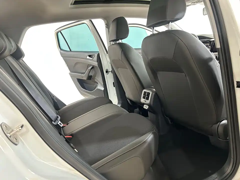 Volkswagen Exploring the shadow