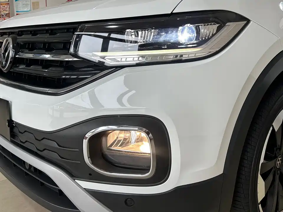 Volkswagen Exploring the shadow