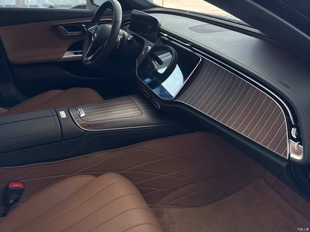 Mercedes-Benz E-Class, 2024 11
