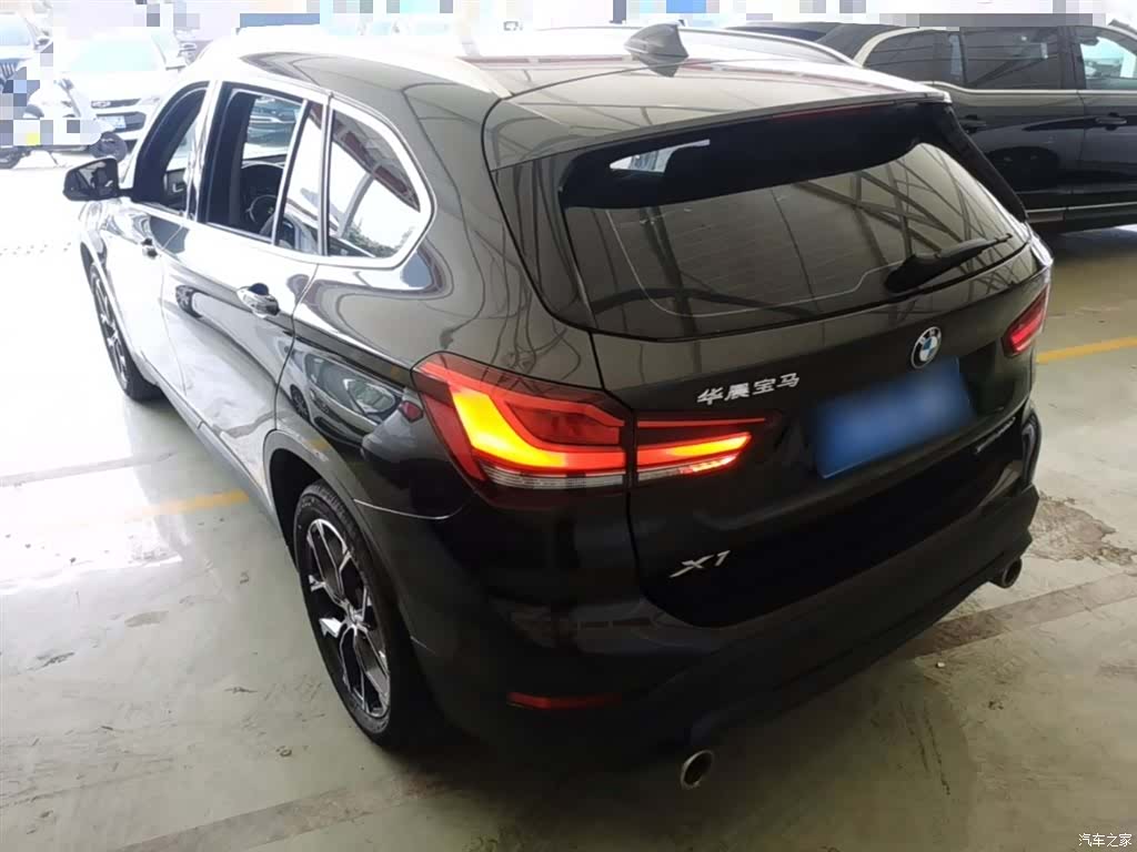 BMW X1, 2021 все фото