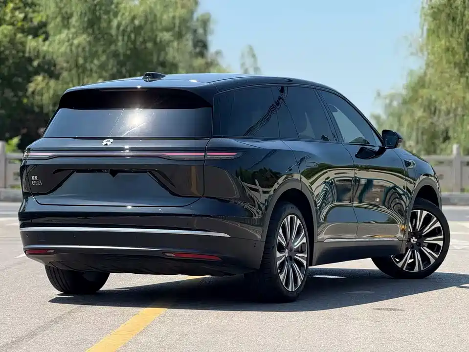 NIO ES8