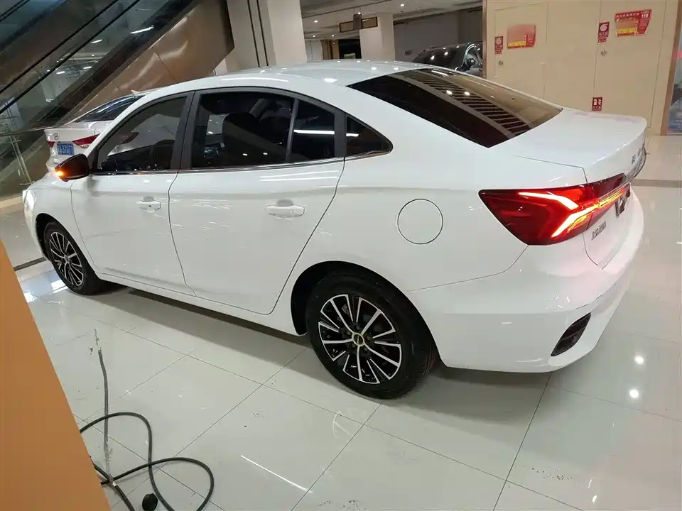 Roewe i5