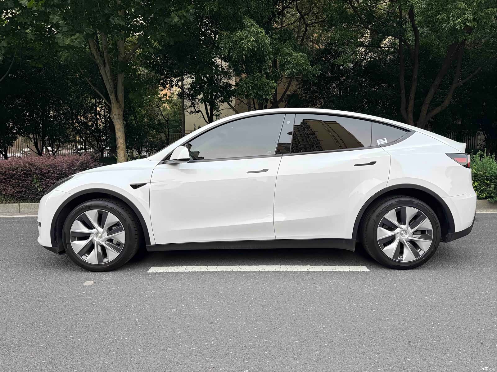Tesla Model Y, 2021 все фото