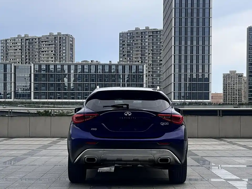 Infiniti QX30