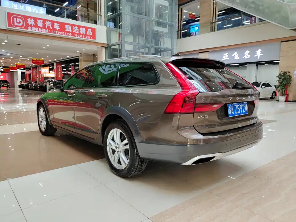 Volvo V90