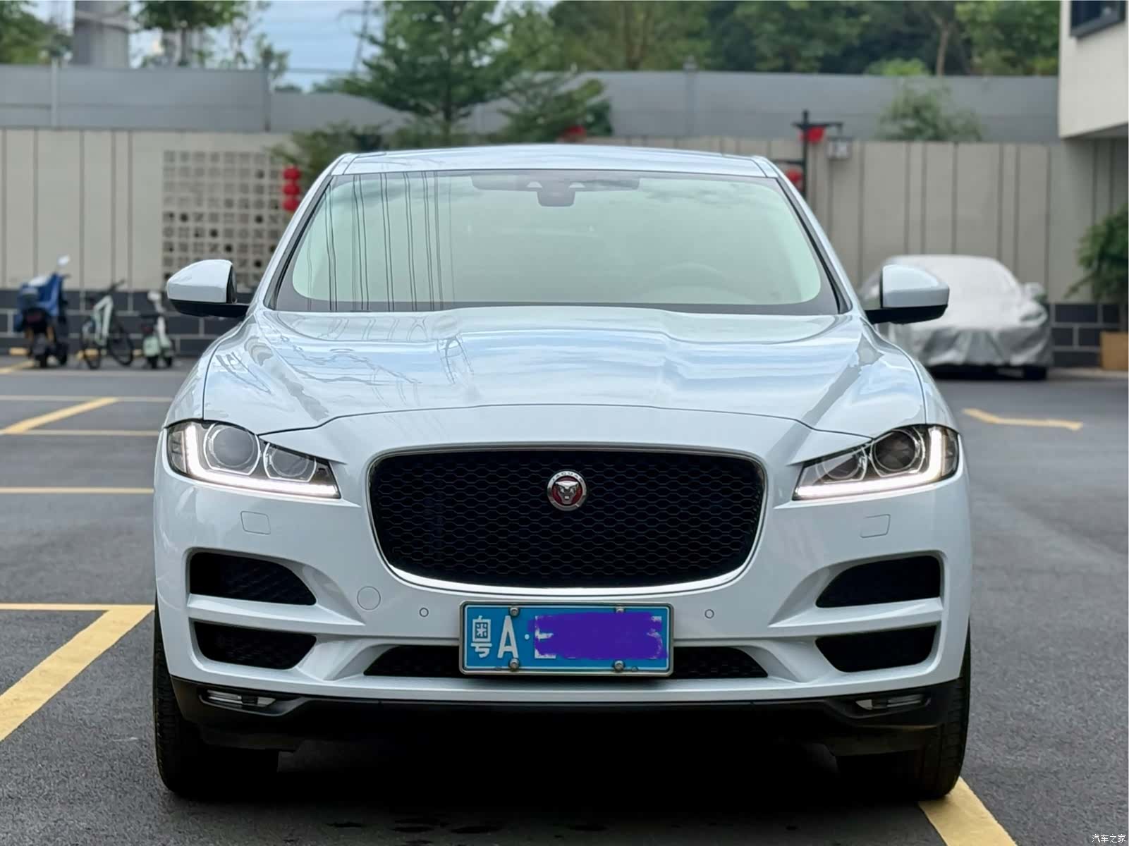 Jaguar F-PACE, 2016 2