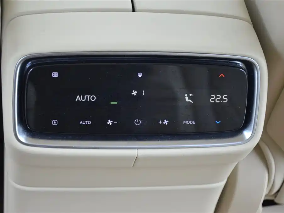 AITO Ask the world M9