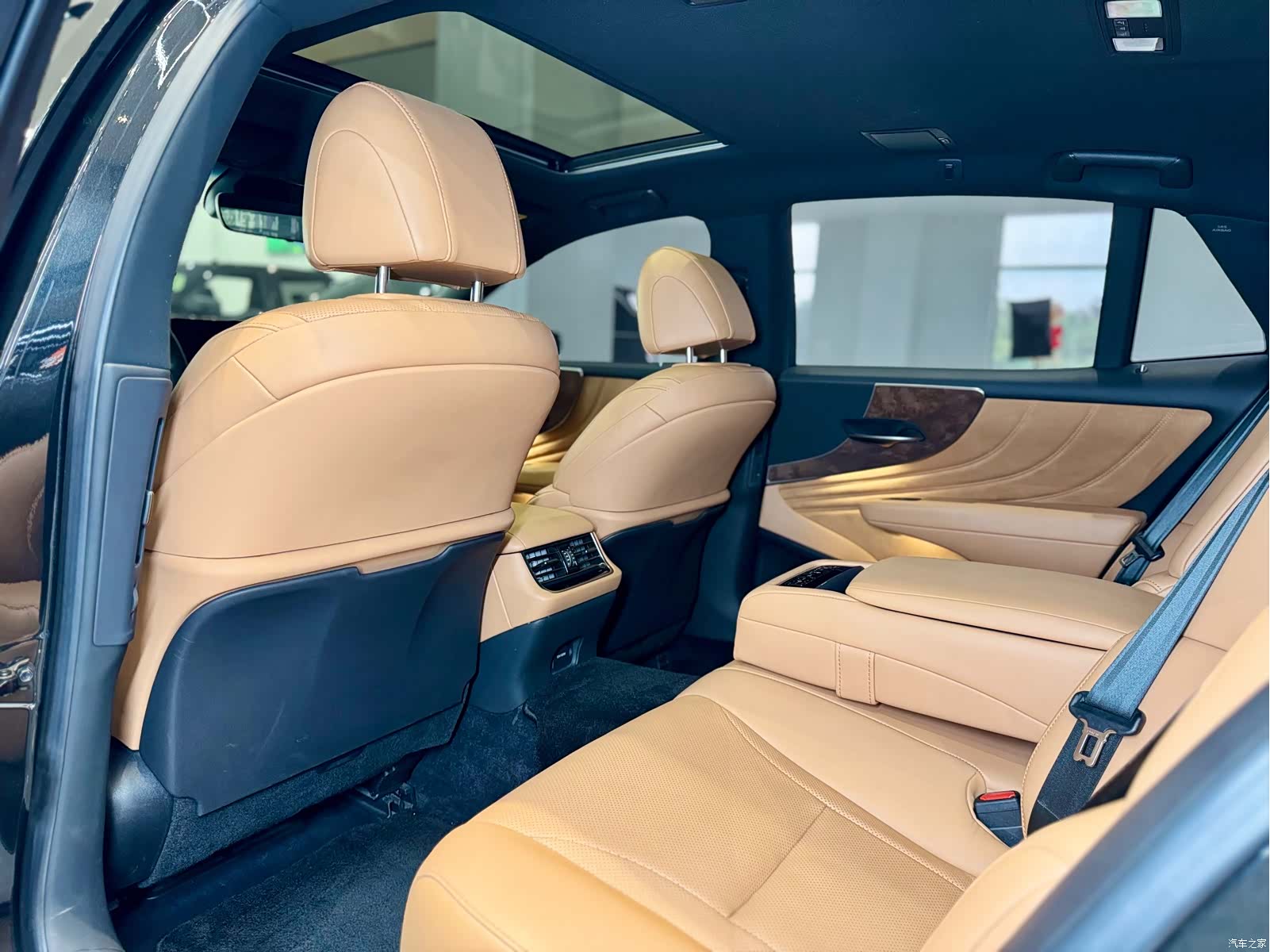 Lexus LS, 2021 12