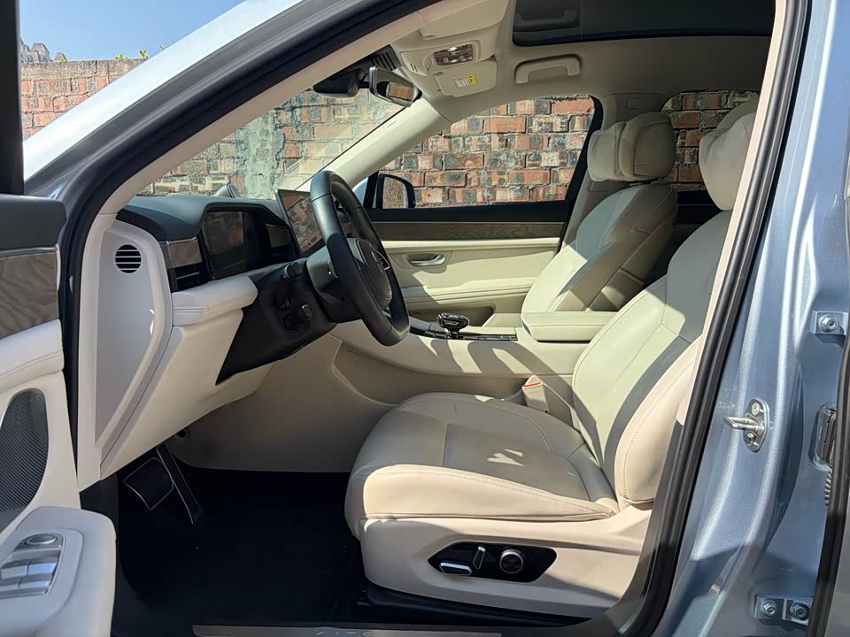 AITO Ask the world M5