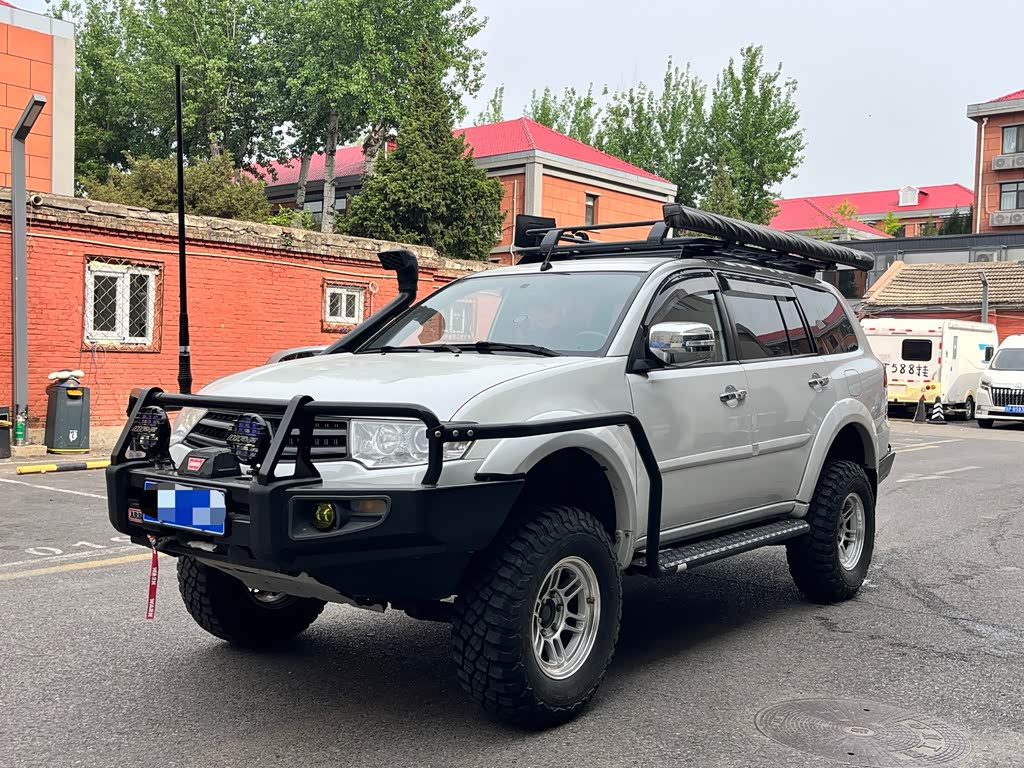 Mitsubishi ·