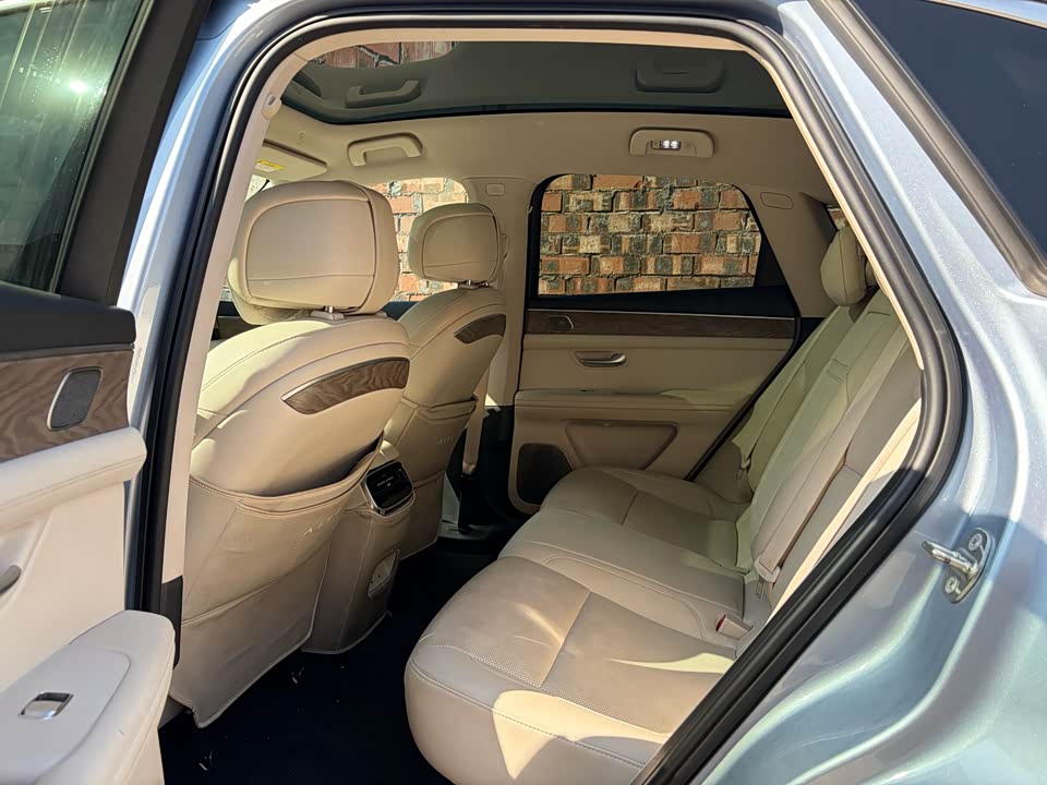 AITO Ask the world M5