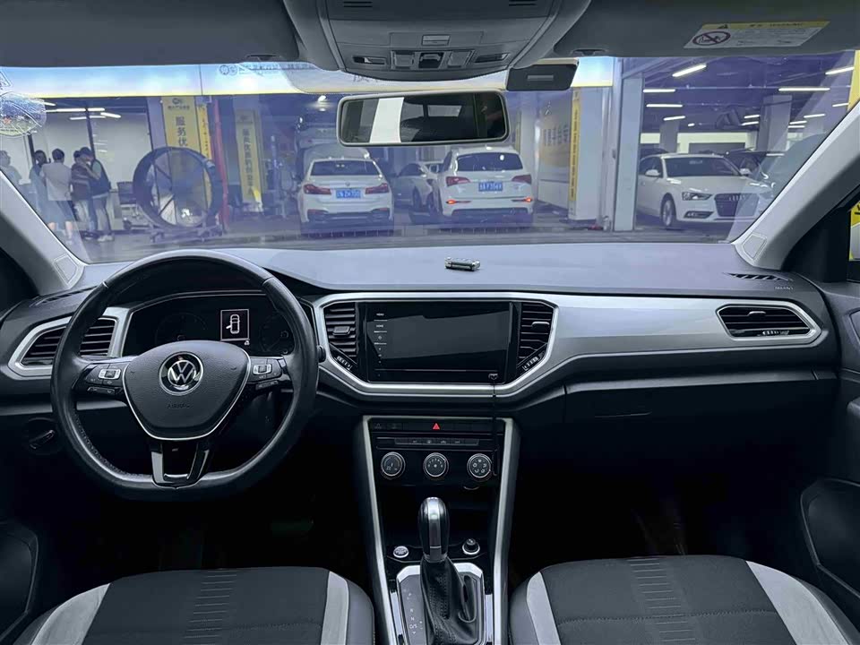 Volkswagen T-ROC exploring Songs