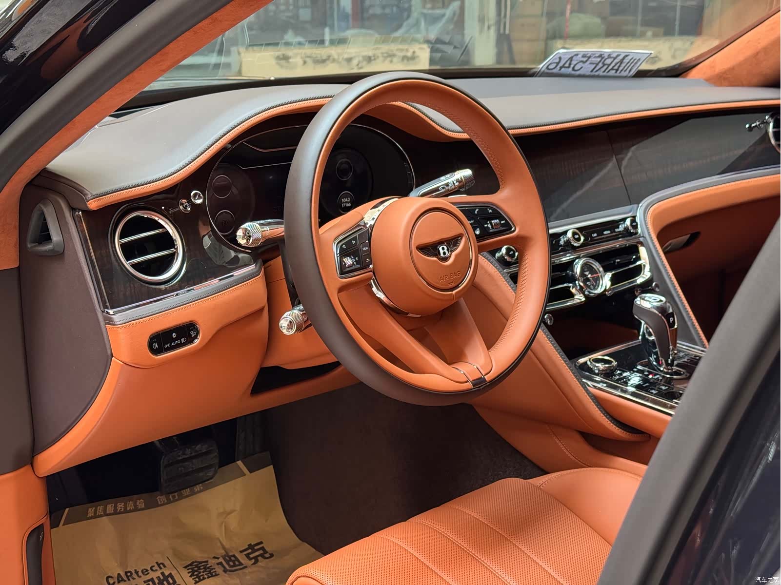 Bentley Flying Spur, 2023 9