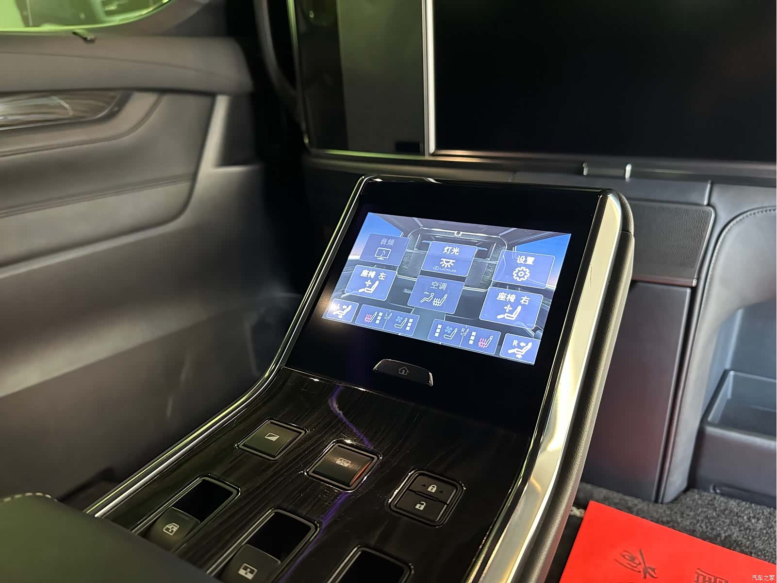 Lexus LM, 2021 24
