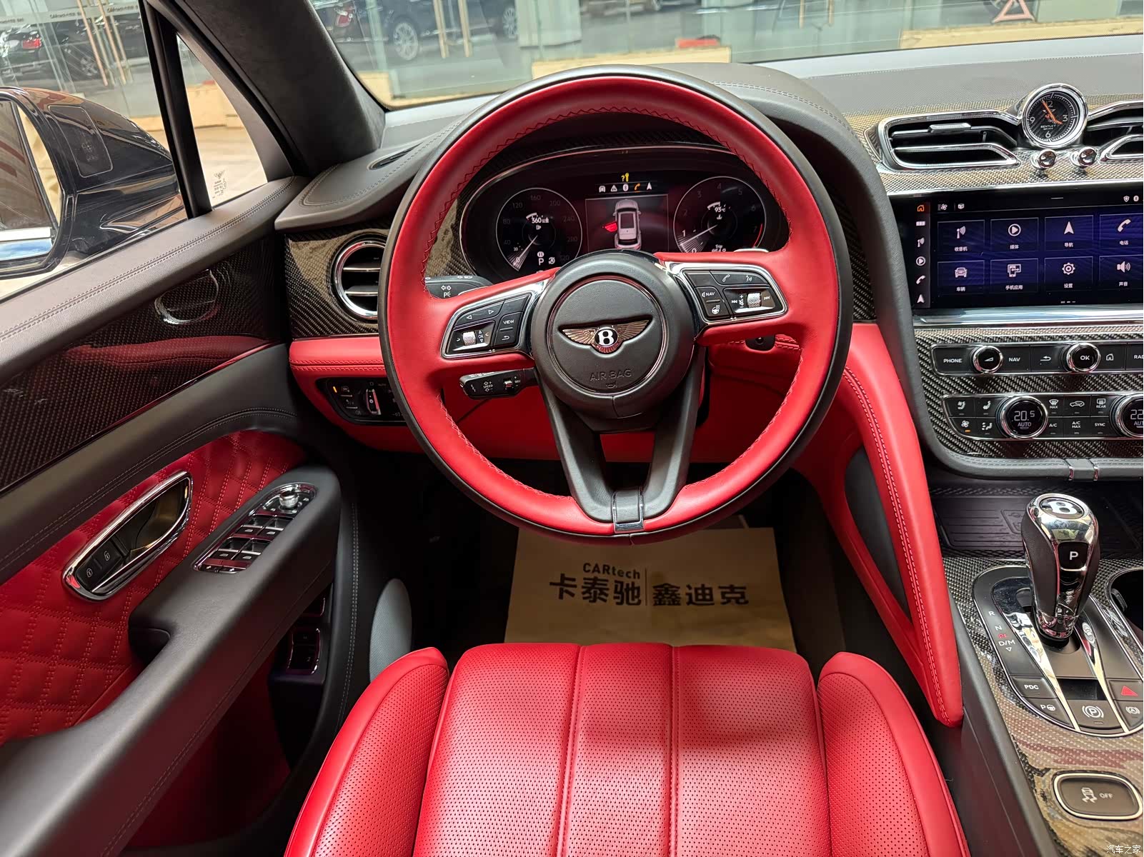 Bentley Bentayga, 2022 12