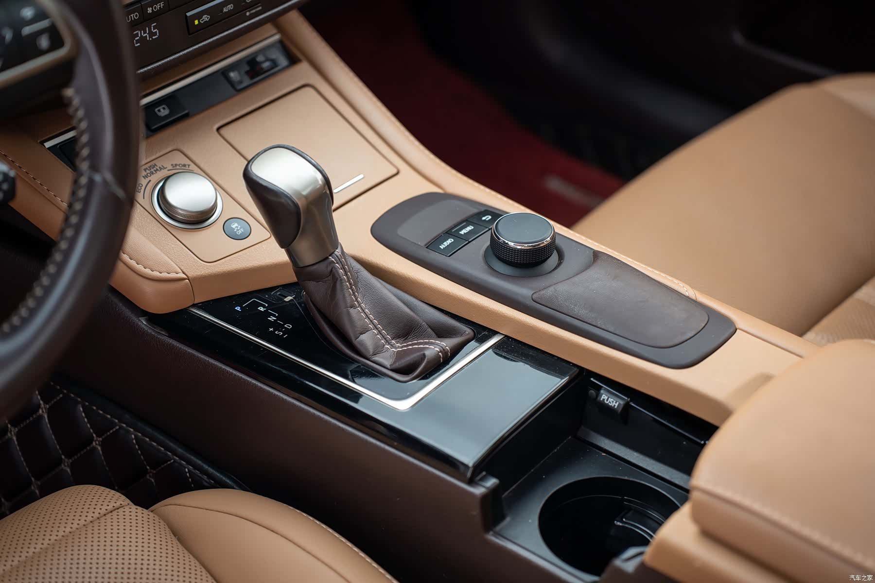 Lexus ES, 2018 14
