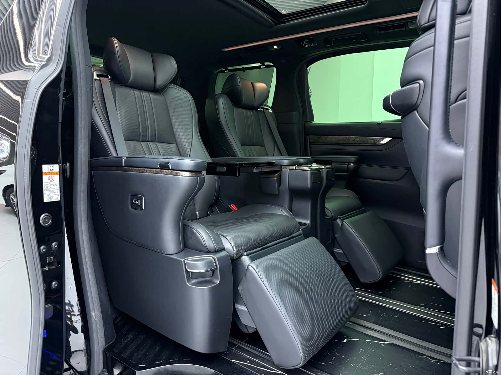 Toyota Vellfire, 2020 12