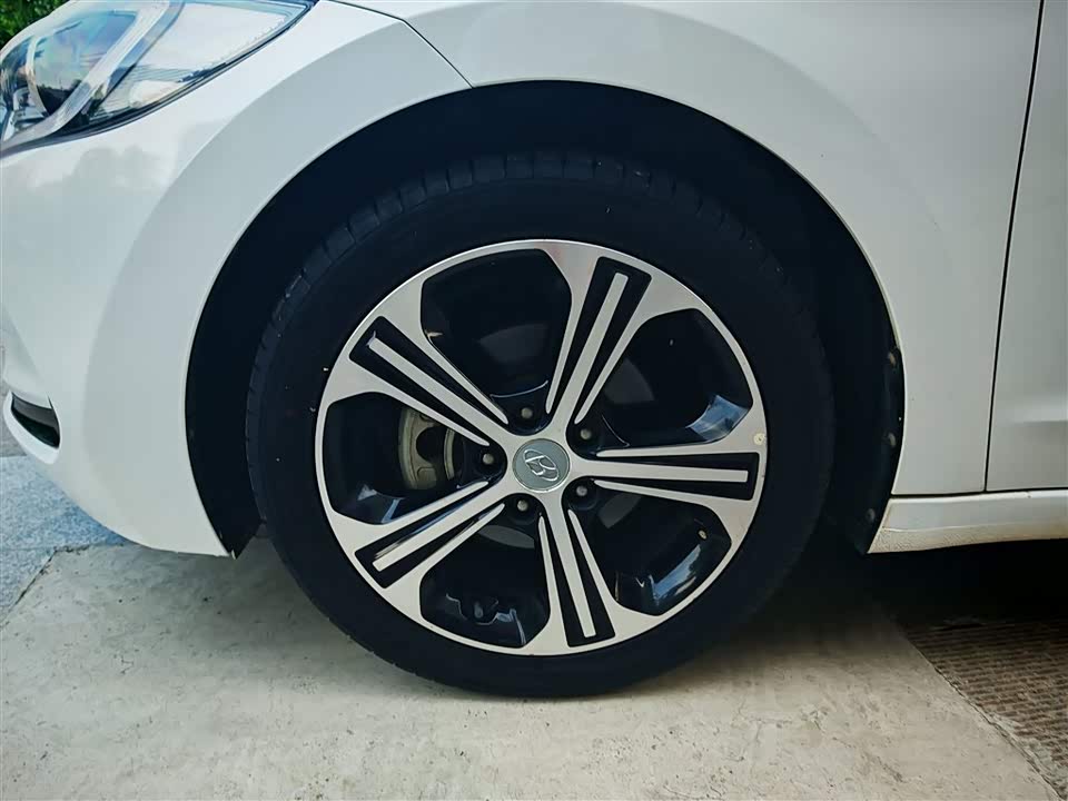 Hyundai Lead