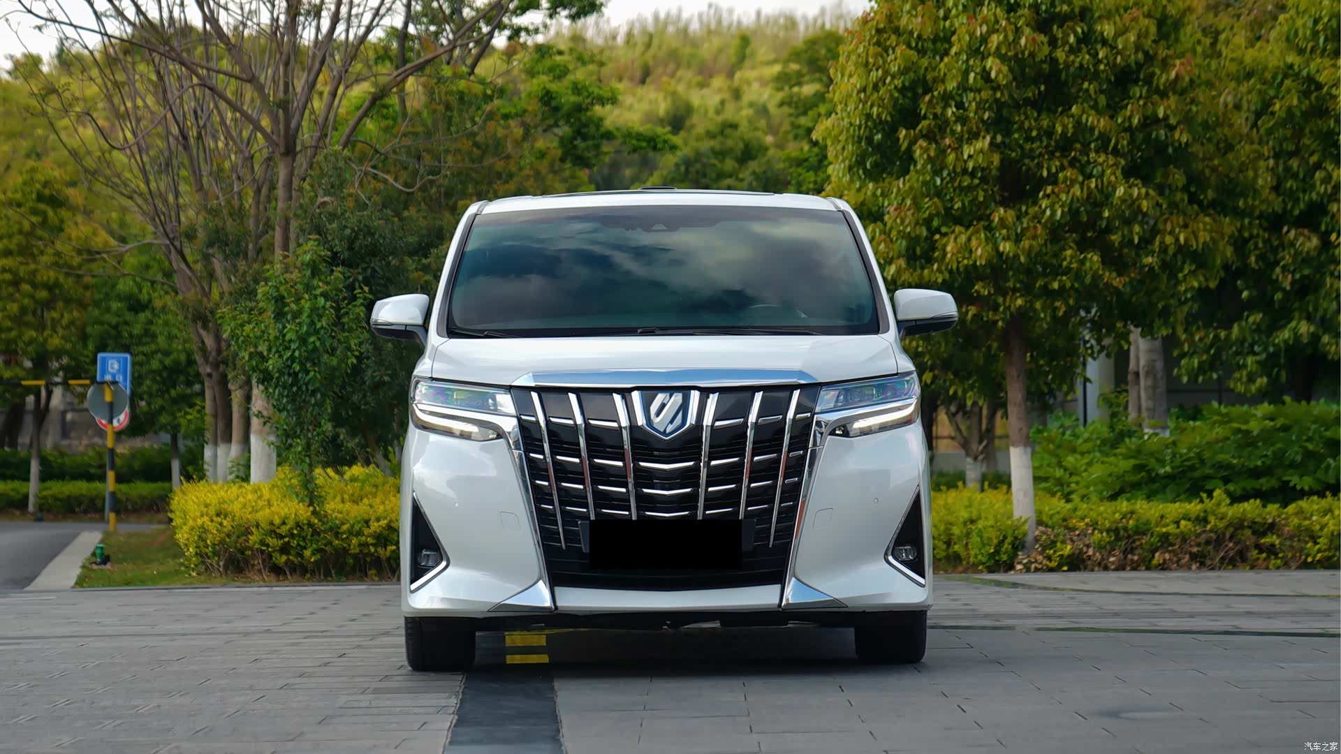 Toyota Alphard, 2022 2