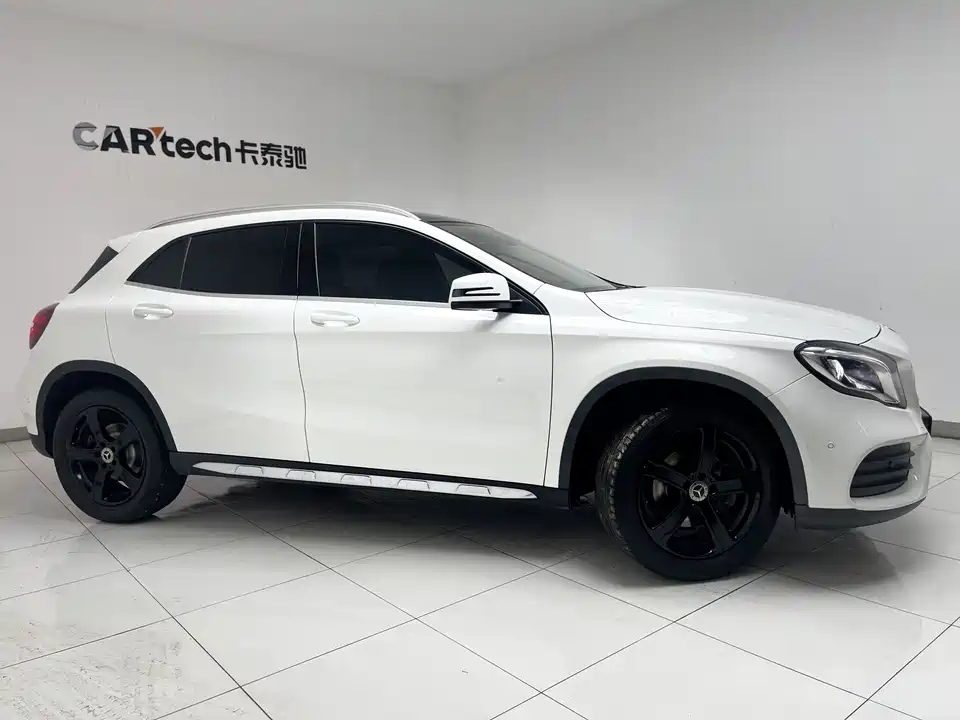 Mercedes-Benz GLA Mercedes-Benz GLA