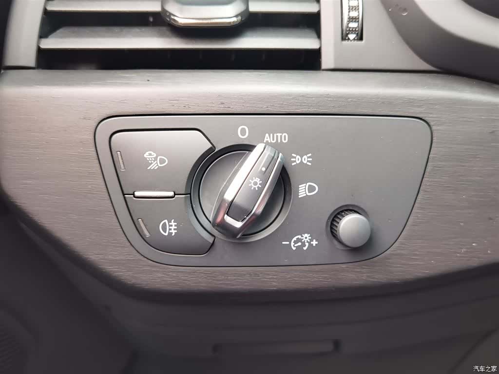 Audi A4L, 2024 15