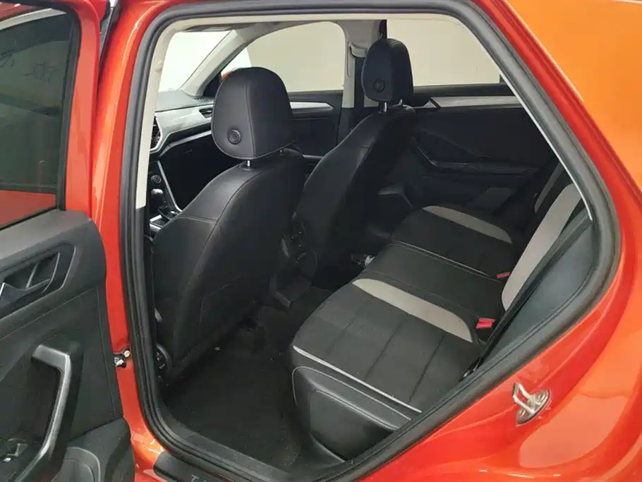 Volkswagen T-ROC exploring Songs