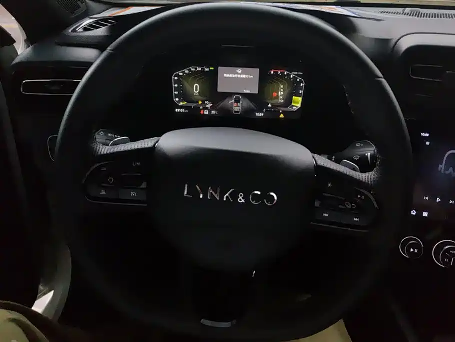 Lynk & Co 03