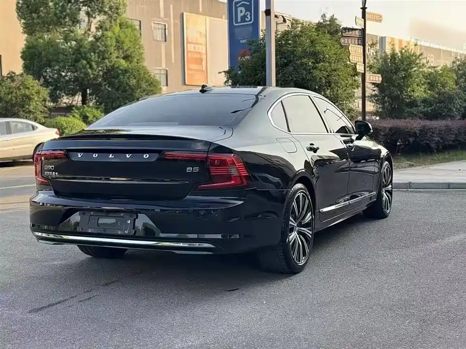 Volvo S90