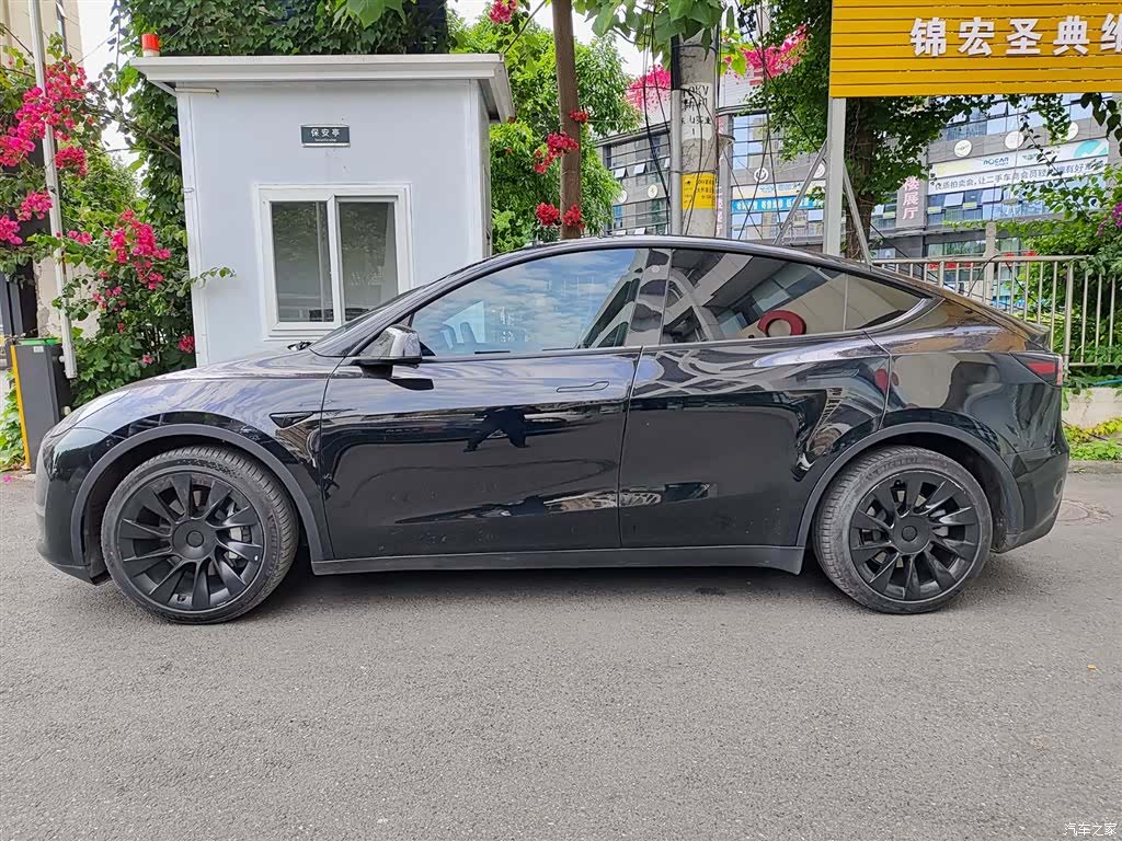 Tesla Model Y, 2021 3