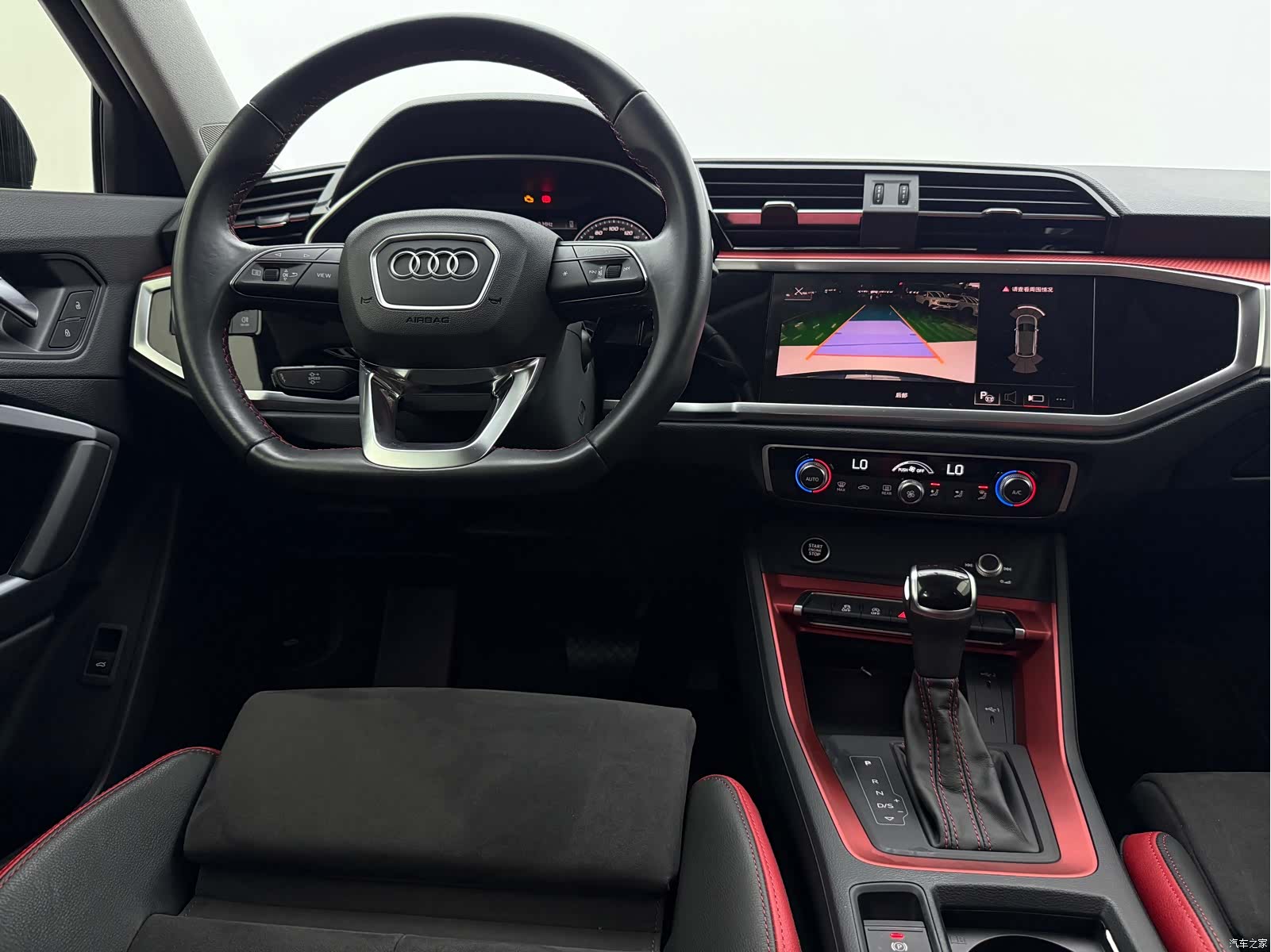 Audi Q3, 2022 10
