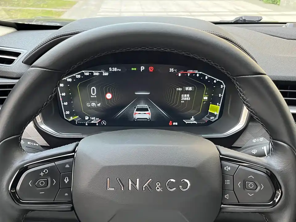 Lynk & Co 01