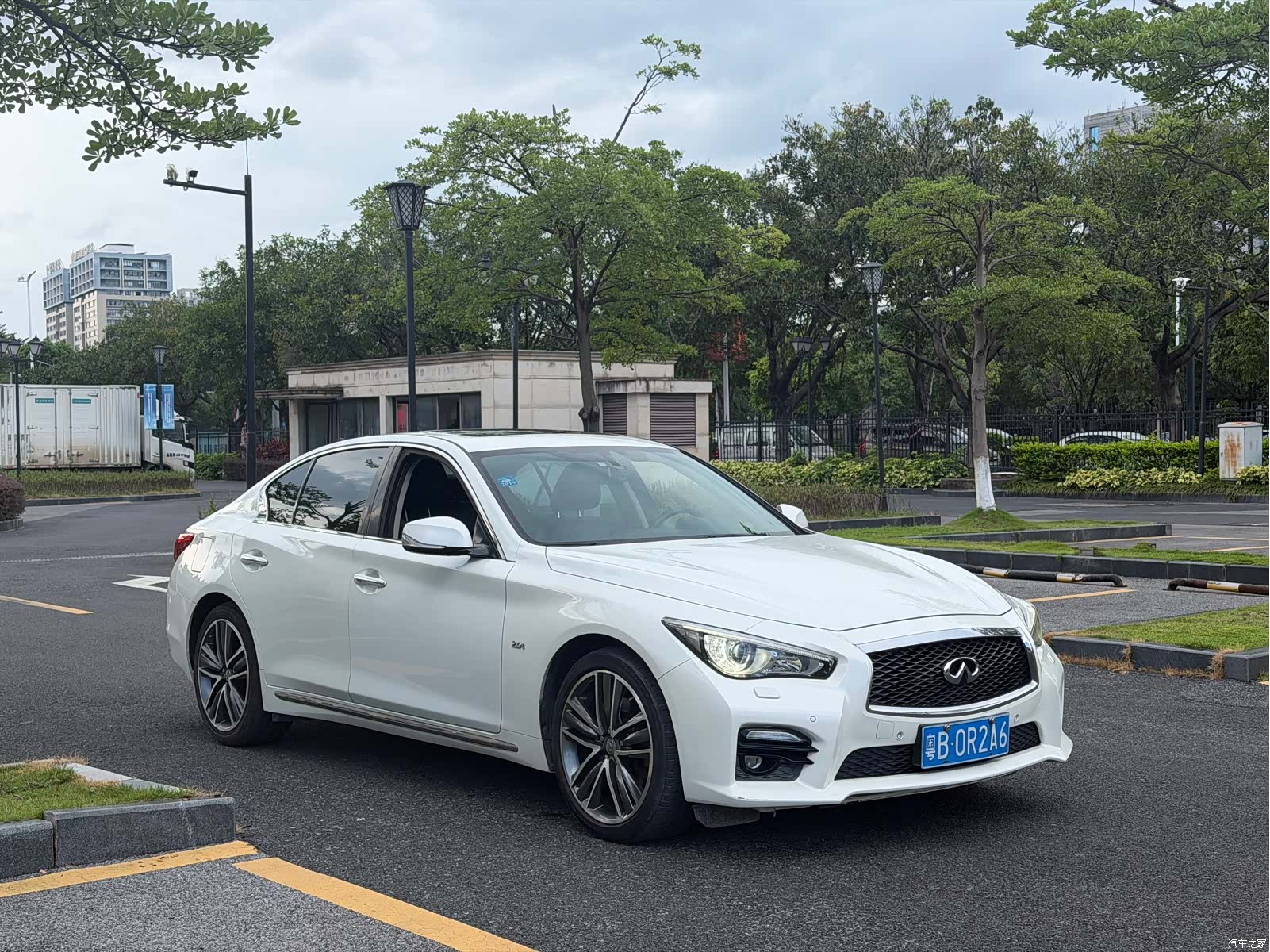 Infiniti Q50L, 2015 3