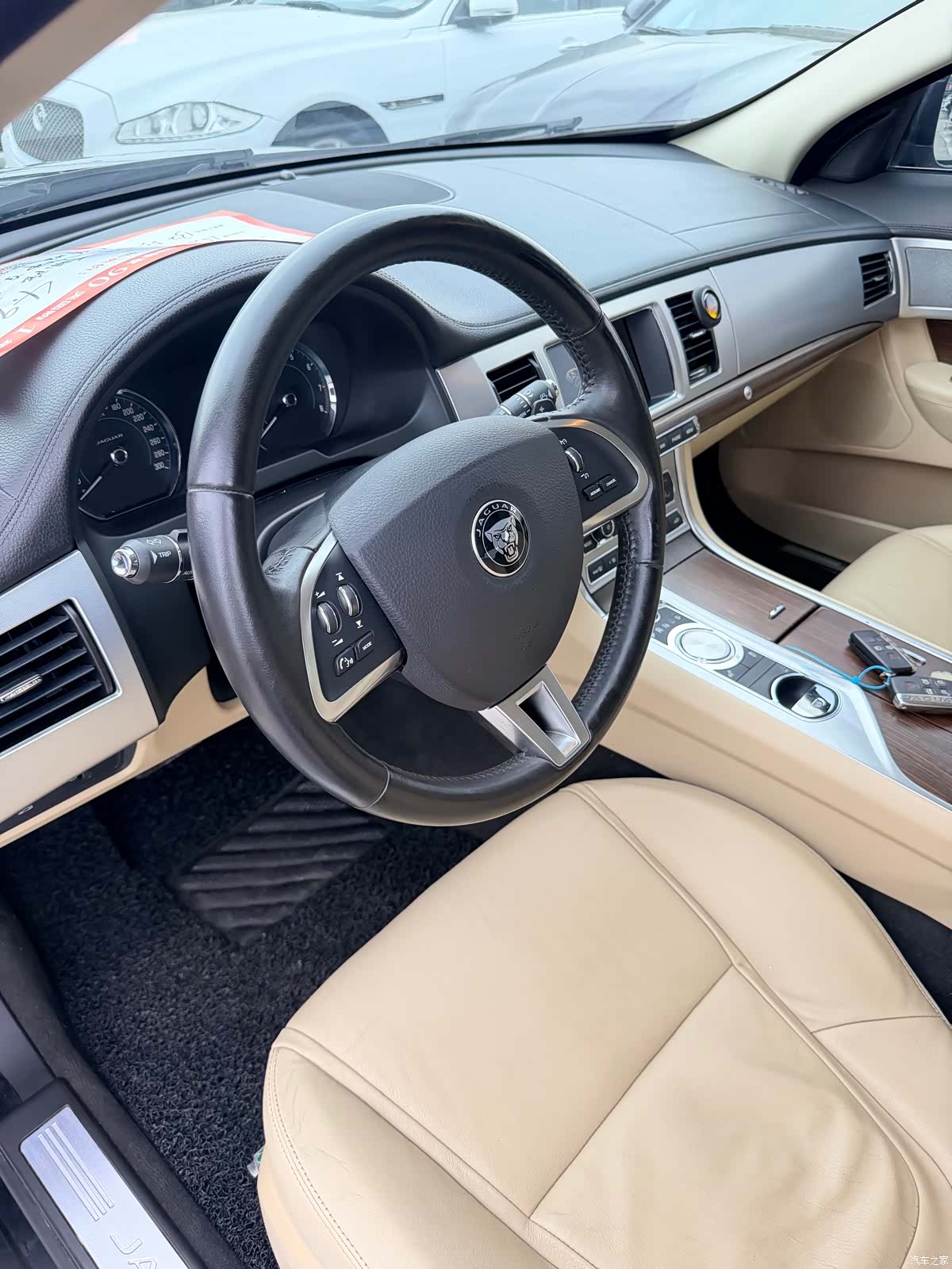 Jaguar XF, 2015 9