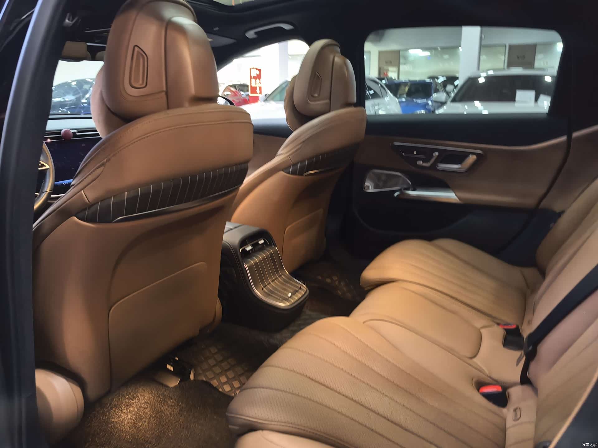 Mercedes-Benz E-Class, 2024 12