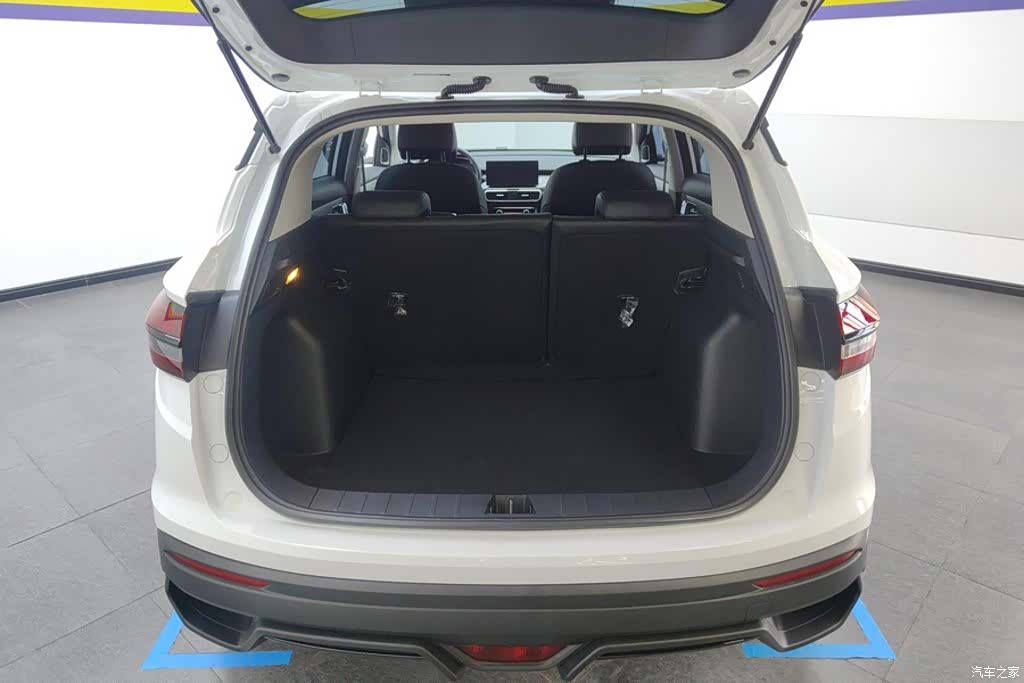 Geely Coolray, 2024 4