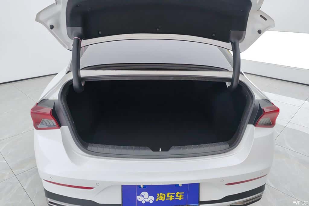 Kia K5, 2022 4