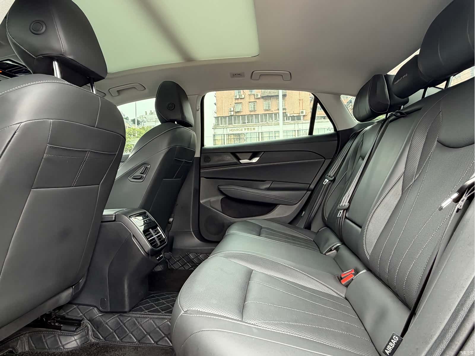 Volkswagen Passat, 2025 8