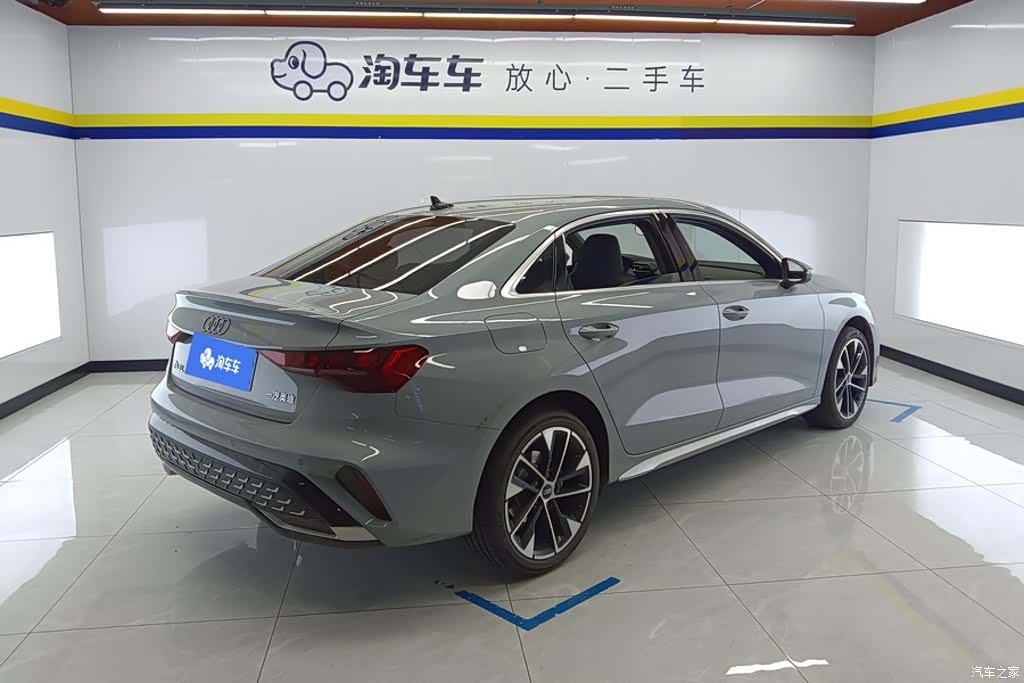 Audi Flying Spur, 2025 3
