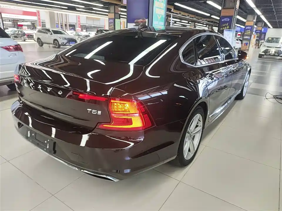 Volvo S90