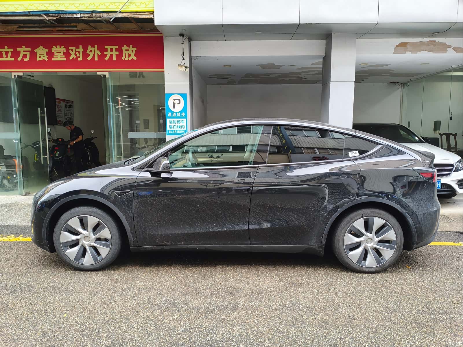 Tesla Model Y, 2023 2