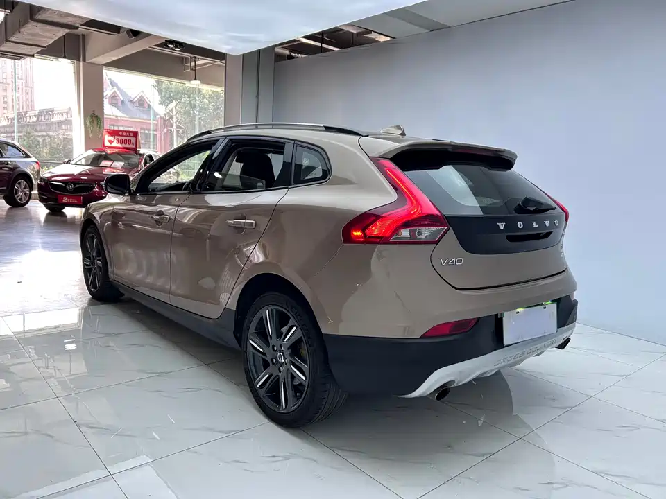 Volvo V40