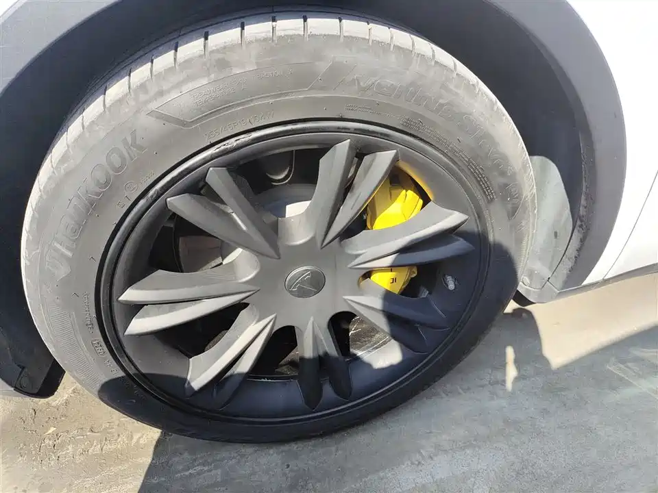 Tesla Model Y Tesla Model Y